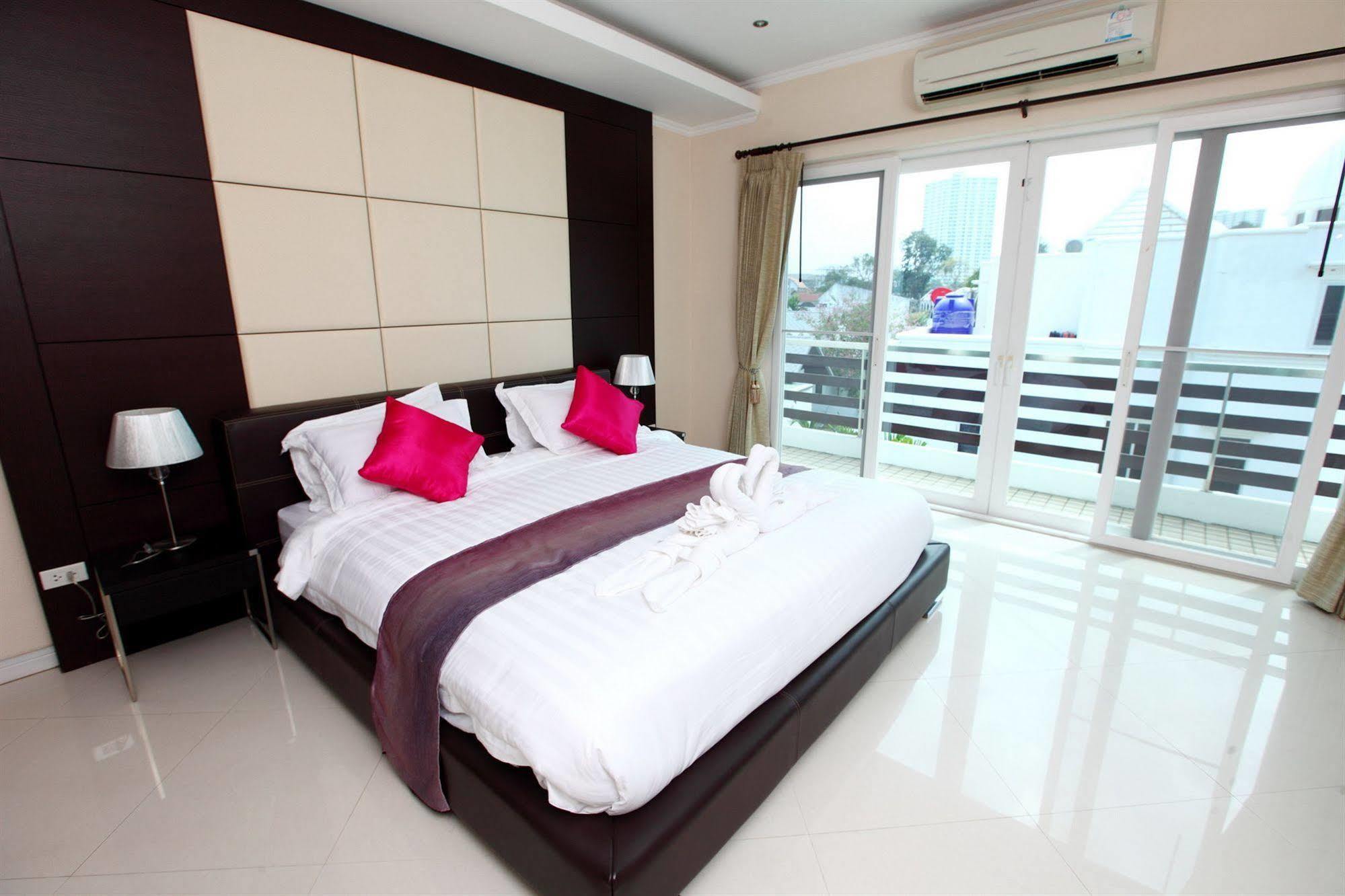 Hidden Palm Pool Villas Pattaya Exterior photo