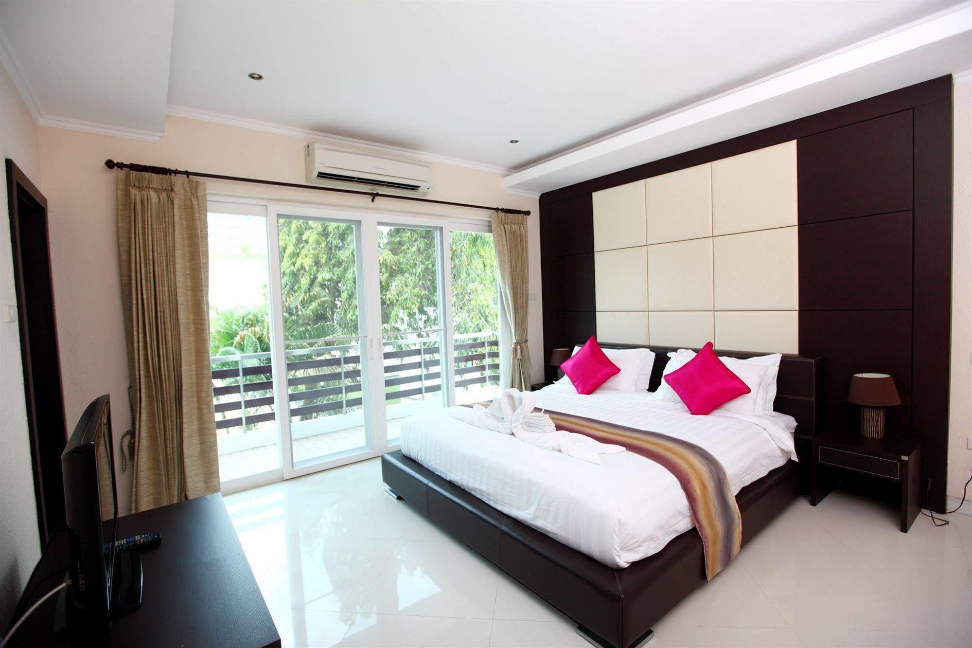 Hidden Palm Pool Villas Pattaya Exterior photo